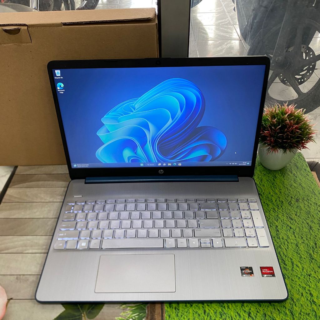 HP 15-EF2126WM Ryzen 5-5500U RAM 8GB SSD 512GB 15,6" FHD Windows 11