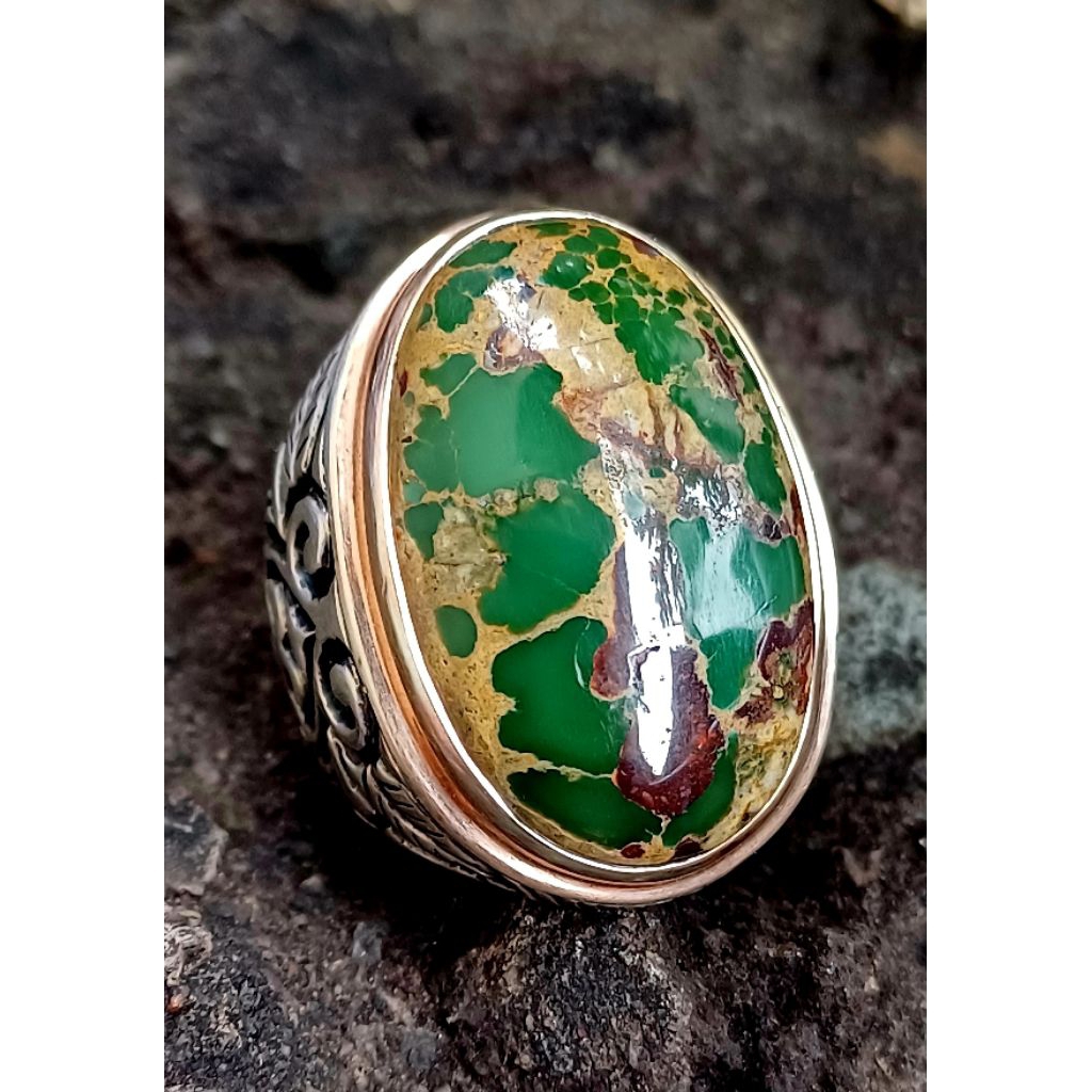 Pirus persia hijau urat emas