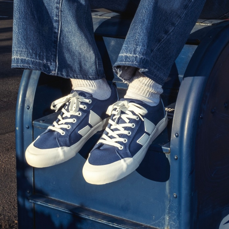 Macbeth Eliot Blue/White – Sepatu Casual Original