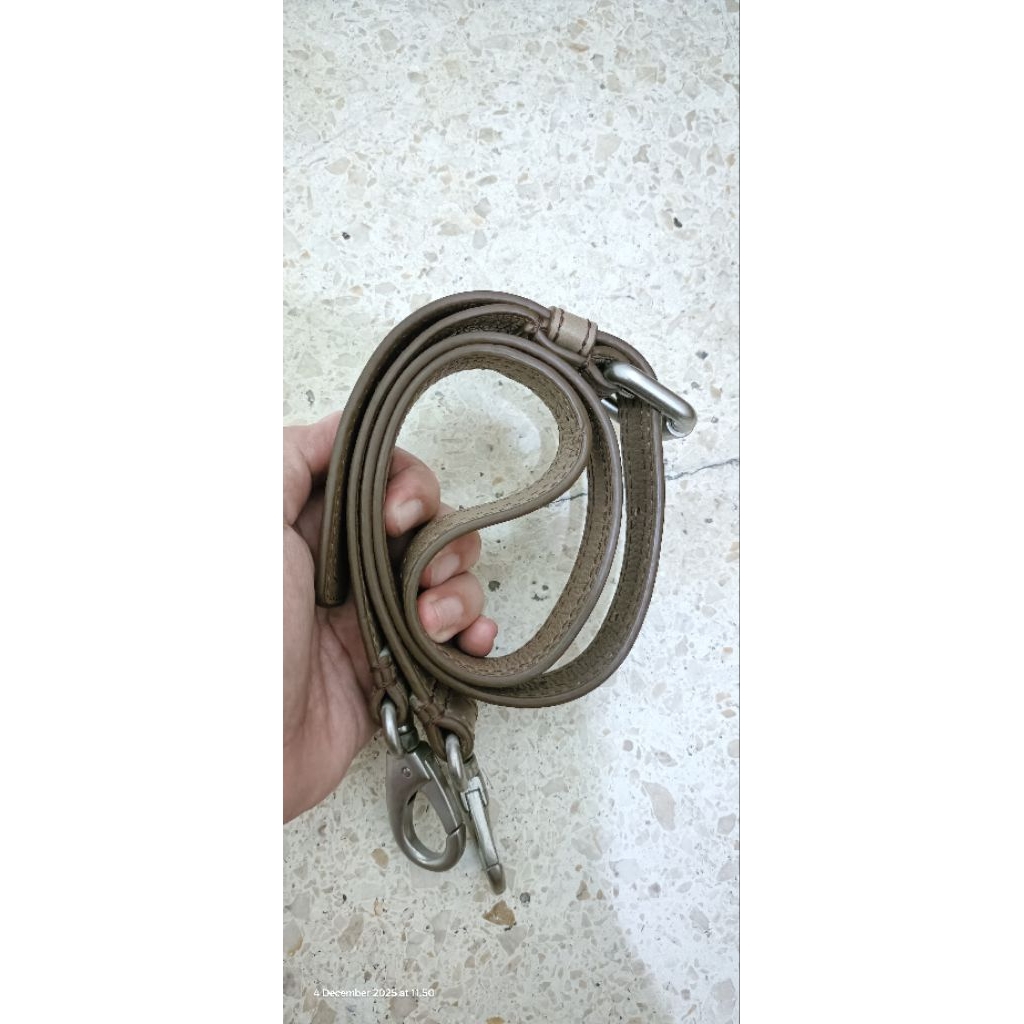 (BEKAS) Preloved Tali Panjang Tas Fossil Maddox Warna Taupe