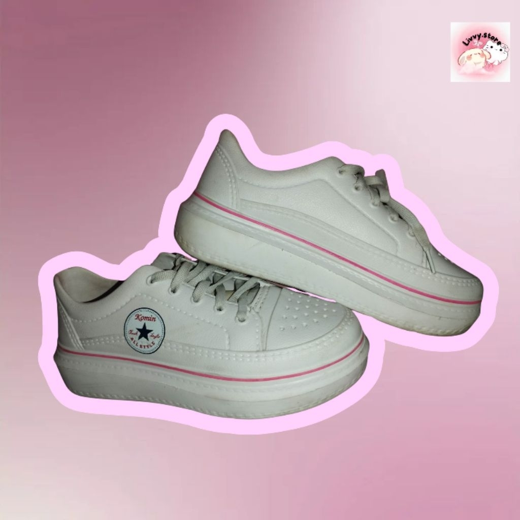 sepatu Komin putih