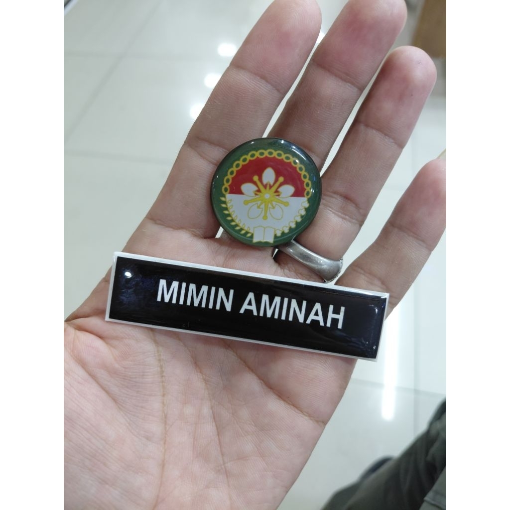 papan nama/nametag resin + pin dharma wanita