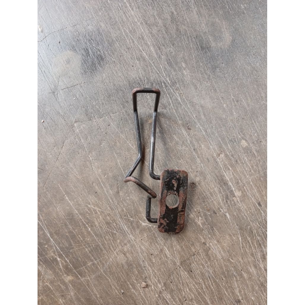 Breket Braket Dudukan Pangkon Selang Rem Belakang Yamaha Jupiter MX King MX New Original Second TERM