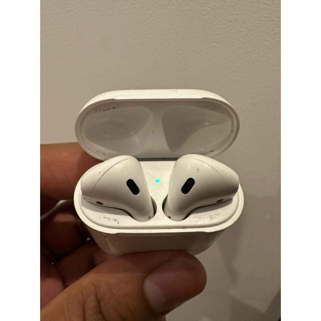 Preloved Apple Airpods Gen 2