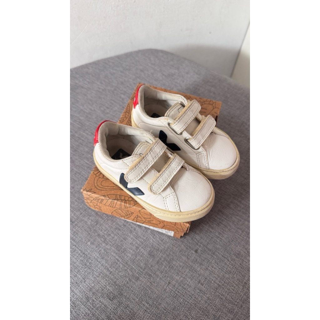 Preloved Veja Kids Esplar Leather Sneakers