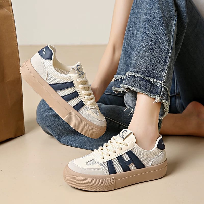 Sepatu Wanita Sneakers Kulit Model Clasik Korea Warna putih
