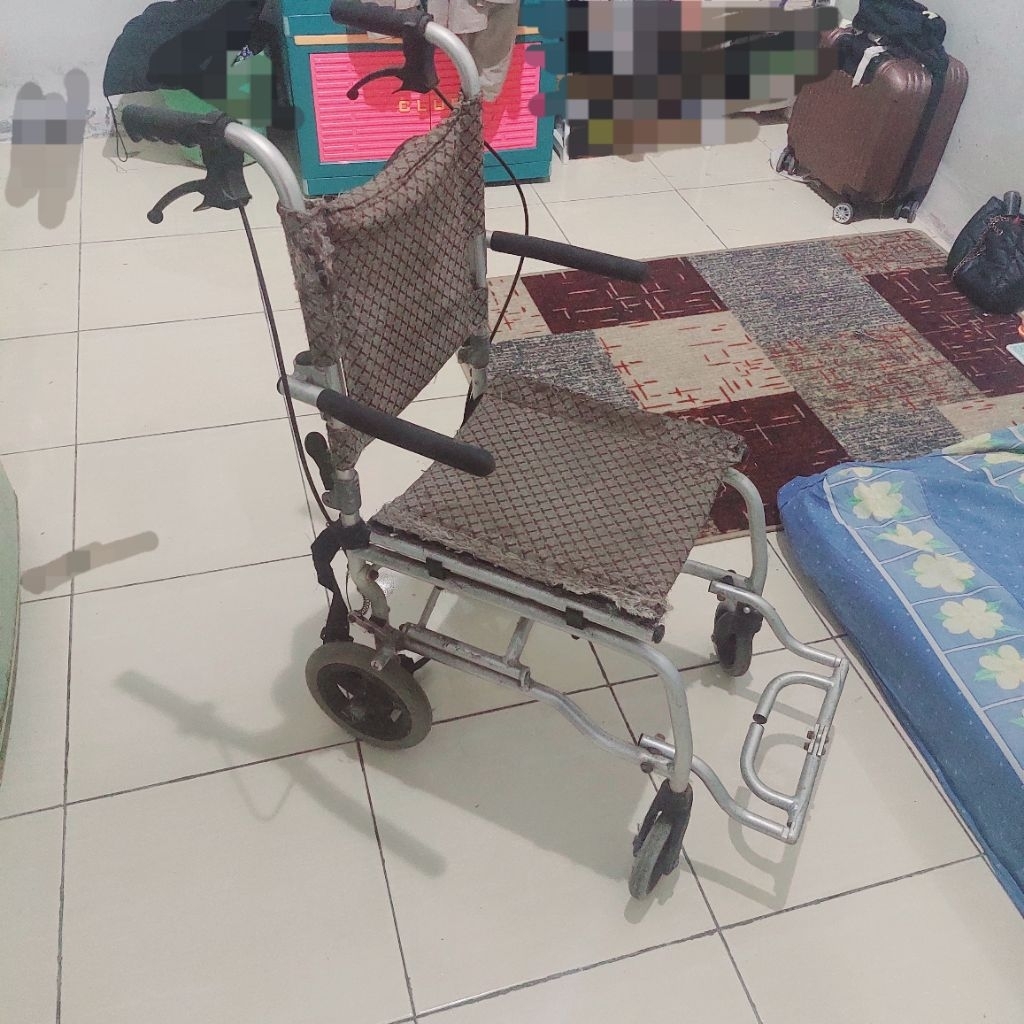 kursi roda lipat travelling preloved second bekas ambil langsung di tempat seller di Depok (HARGA NE