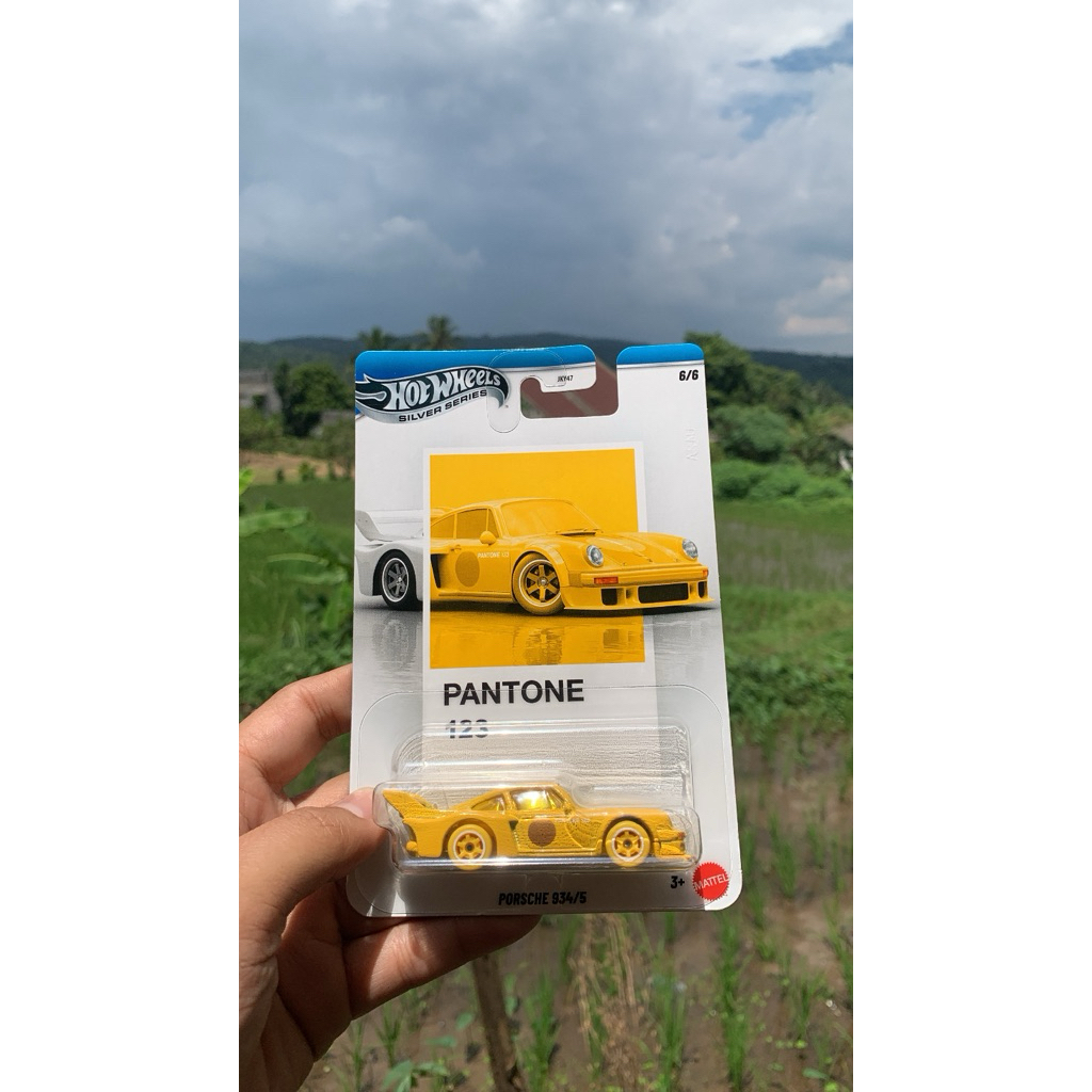 hot wheels porsche 934.5 pantone