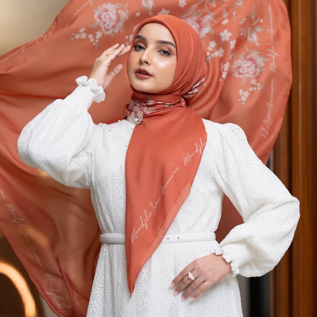MANDJHA Valencia Terracotta Scarf - Hijab Jilbab Segi Empat Persegi Oranye Jingga Orange Merah Bata 