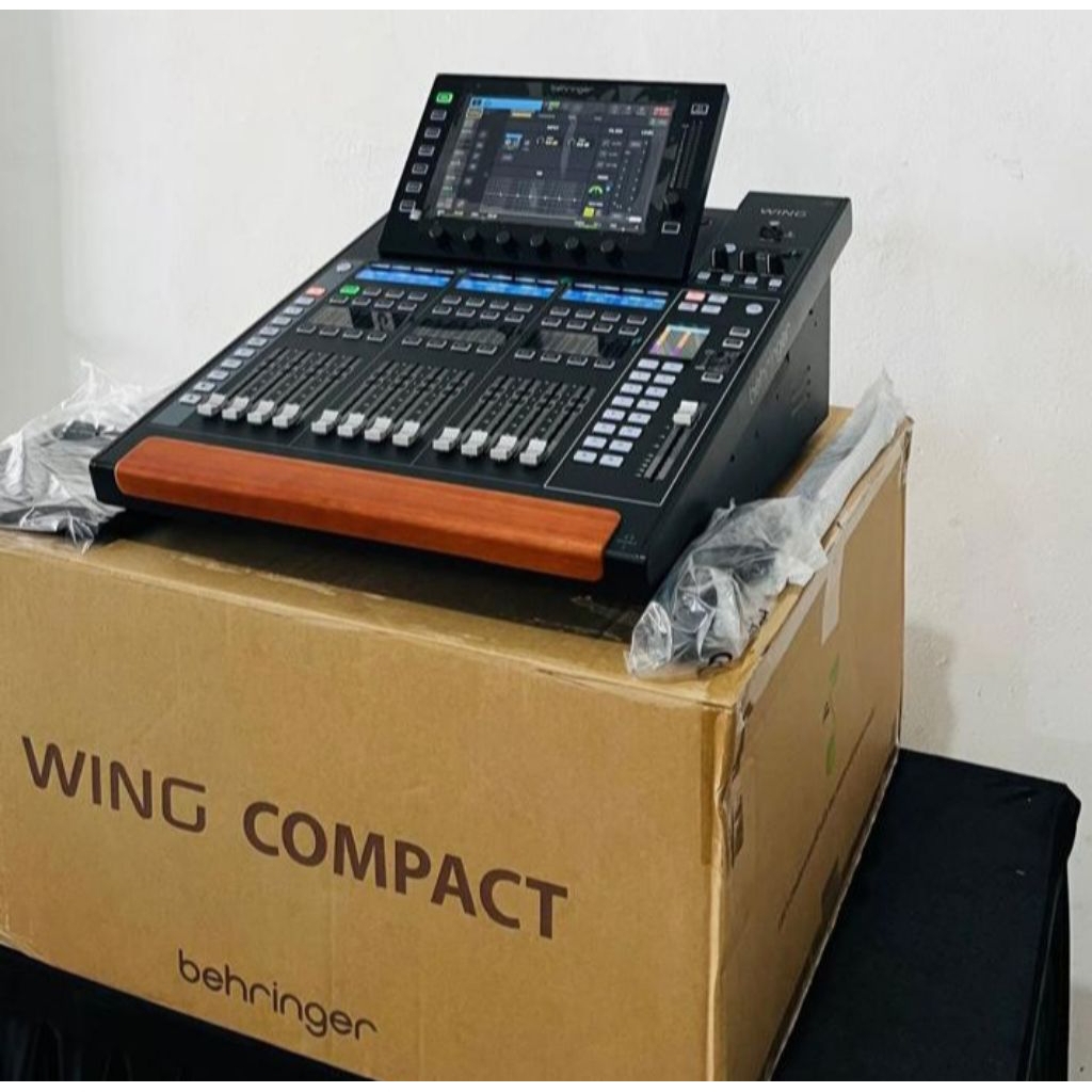 wing Compact behringer