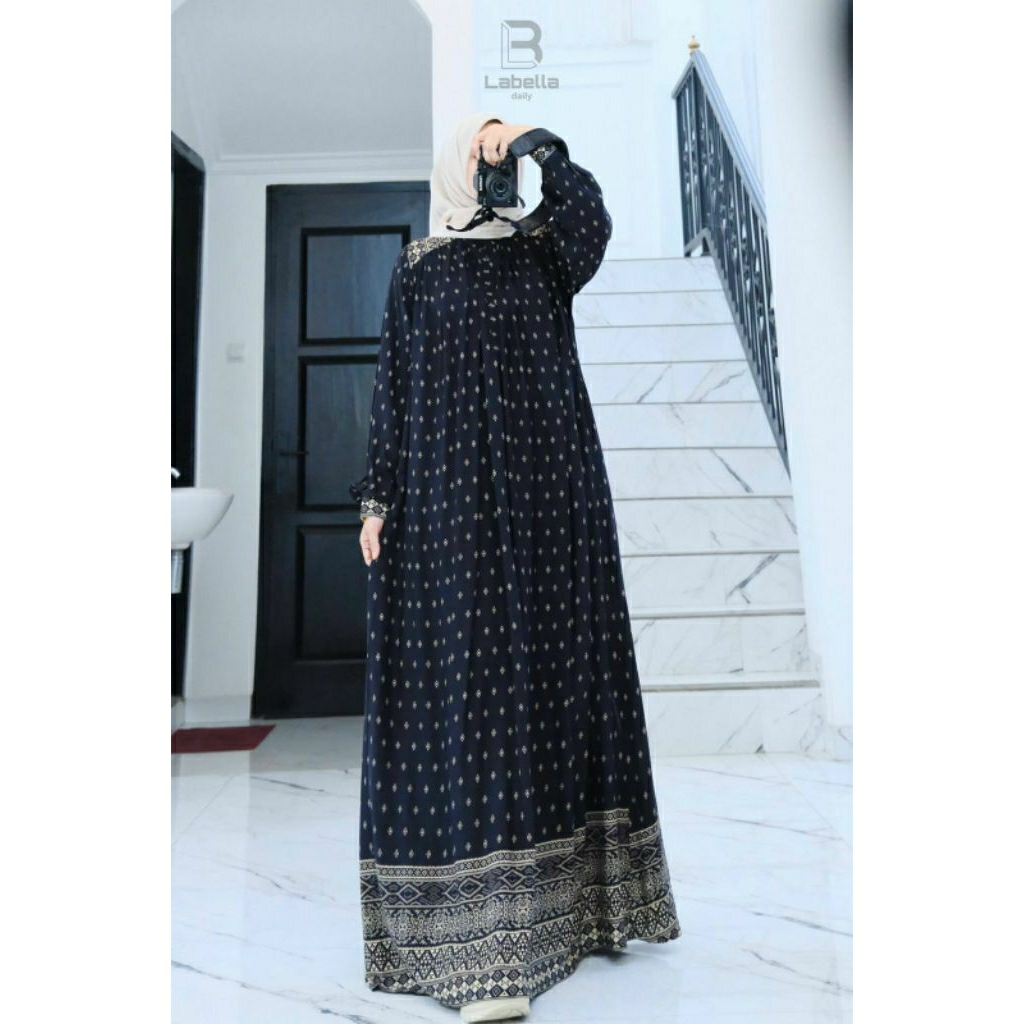 Gamis Labella Motif Bintik Hitam Bahan Twill Uniqlo Busui Friendly