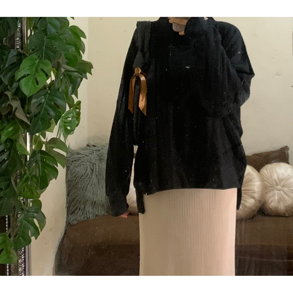 crewneck wanita hitam