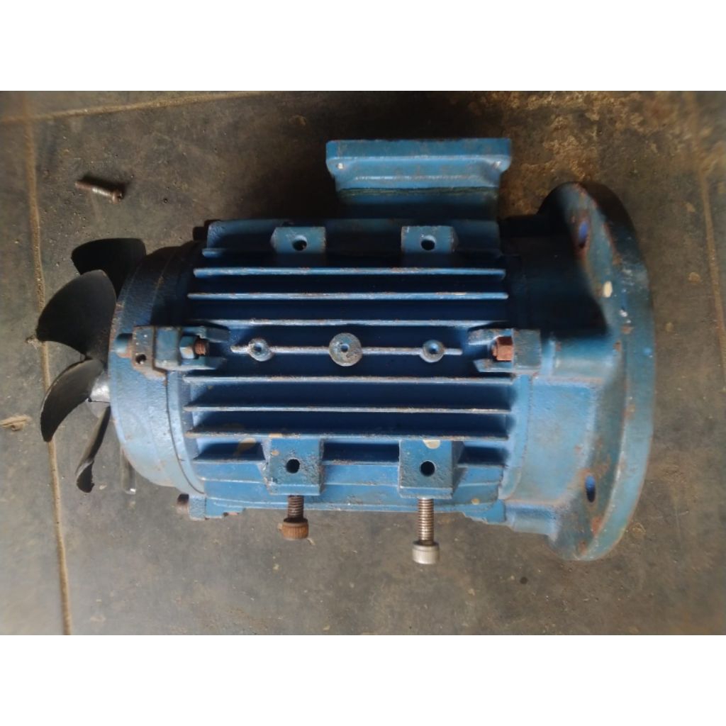 Dinamo 0.5 HP merk Yuema   induction motor penggerak 3 phase 1/2 PK