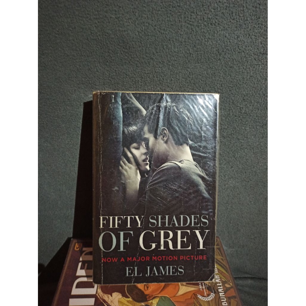 Buku Fifty Shades of Grey - El James