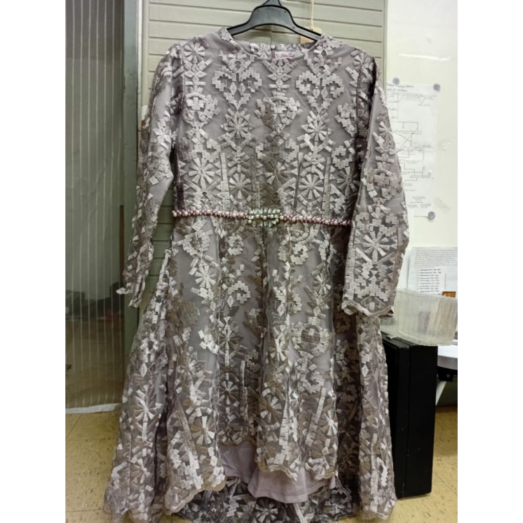 Preloved Kebaya Wisuda Modern