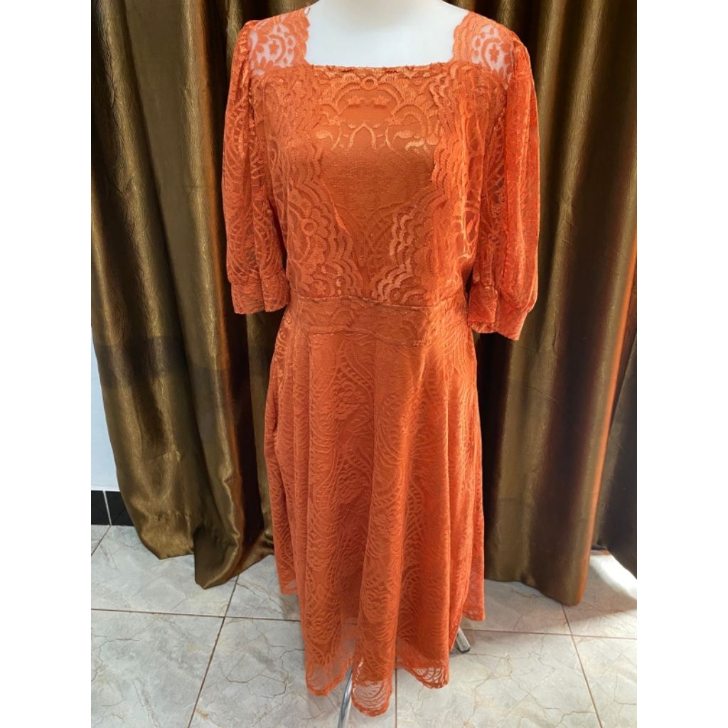 Dress Brukat model prancis