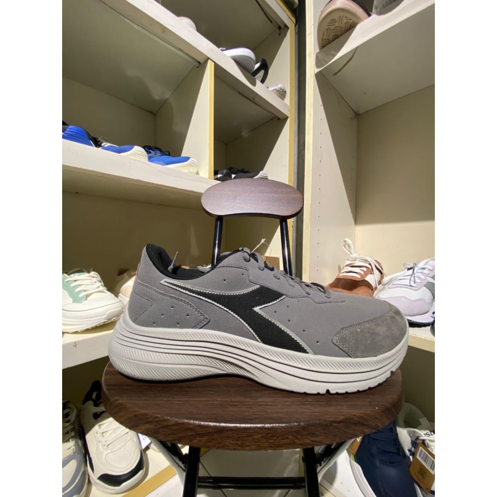 Diadora Eagle 7 S 100% Original Guarantee