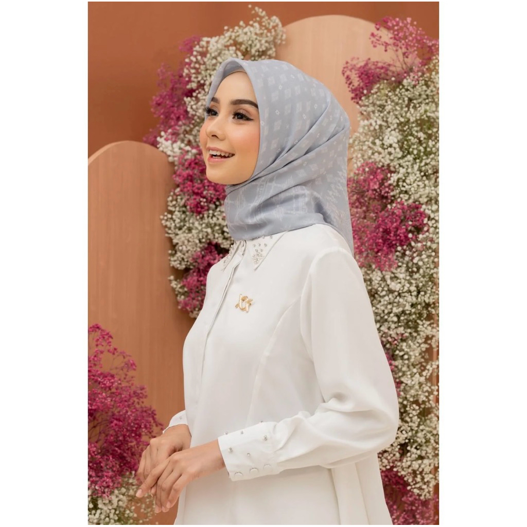 Klamby - Tapis Bilberry/Minera Scarf Big Monogram Wearing Klamby Pandai Sikek Series Scarf - Sundara