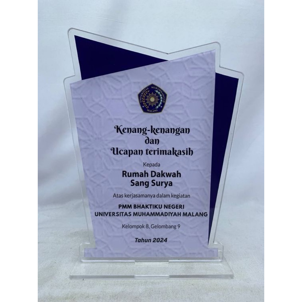 Plakat akrilik kenang-kenangan