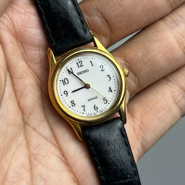 Jam Tangan Seiko Avenue Dresswatch Gold Wanita