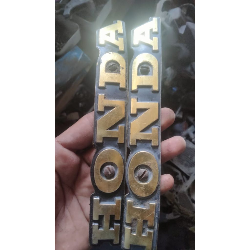 emblem tangki Honda super cup c700 c800