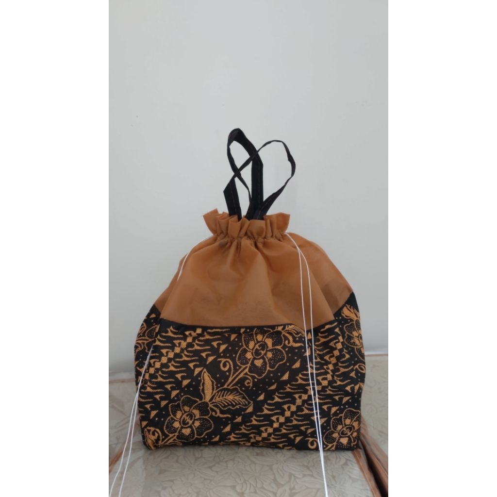 12 pcs Tas Serut ukuran 22 x 22 tinggi 25 cm / tas hajatan/tas kado/tas tahlilan/tas berkat
