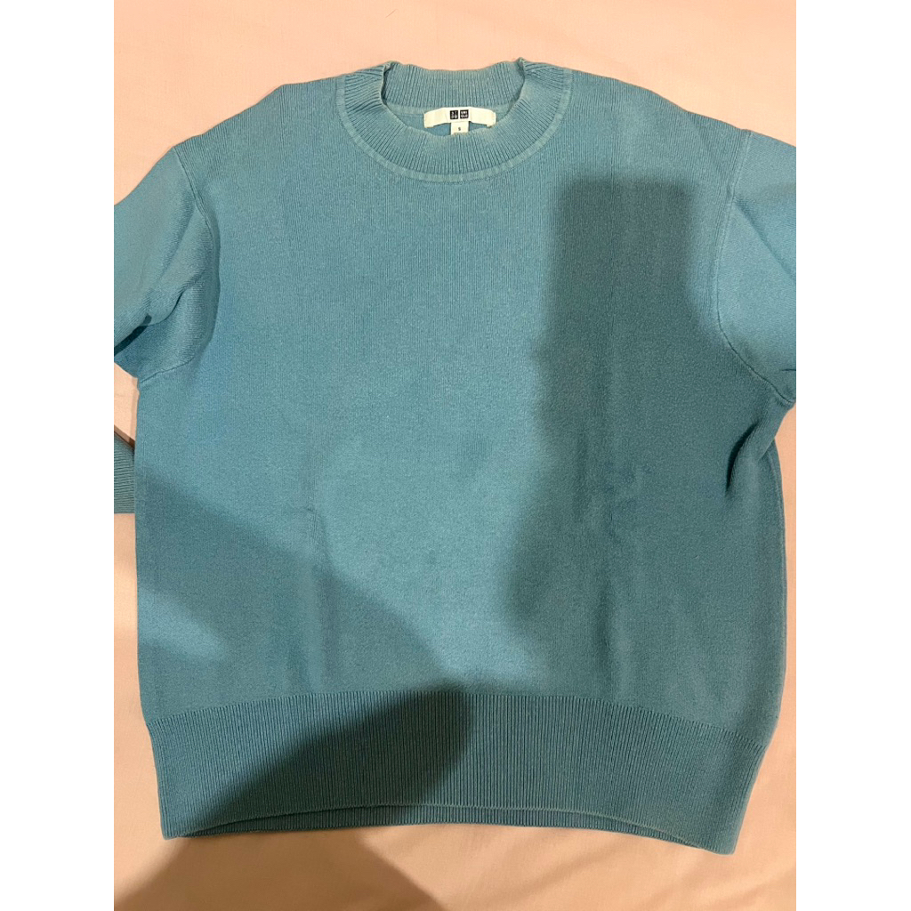 uniqlo sweatshirt