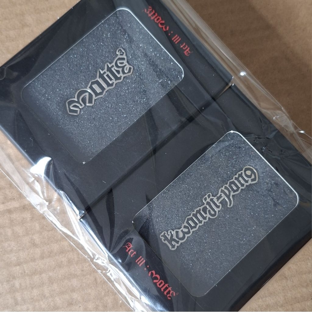 G-dragon ACT III MOTTE PIN BADGE ( new old stock )