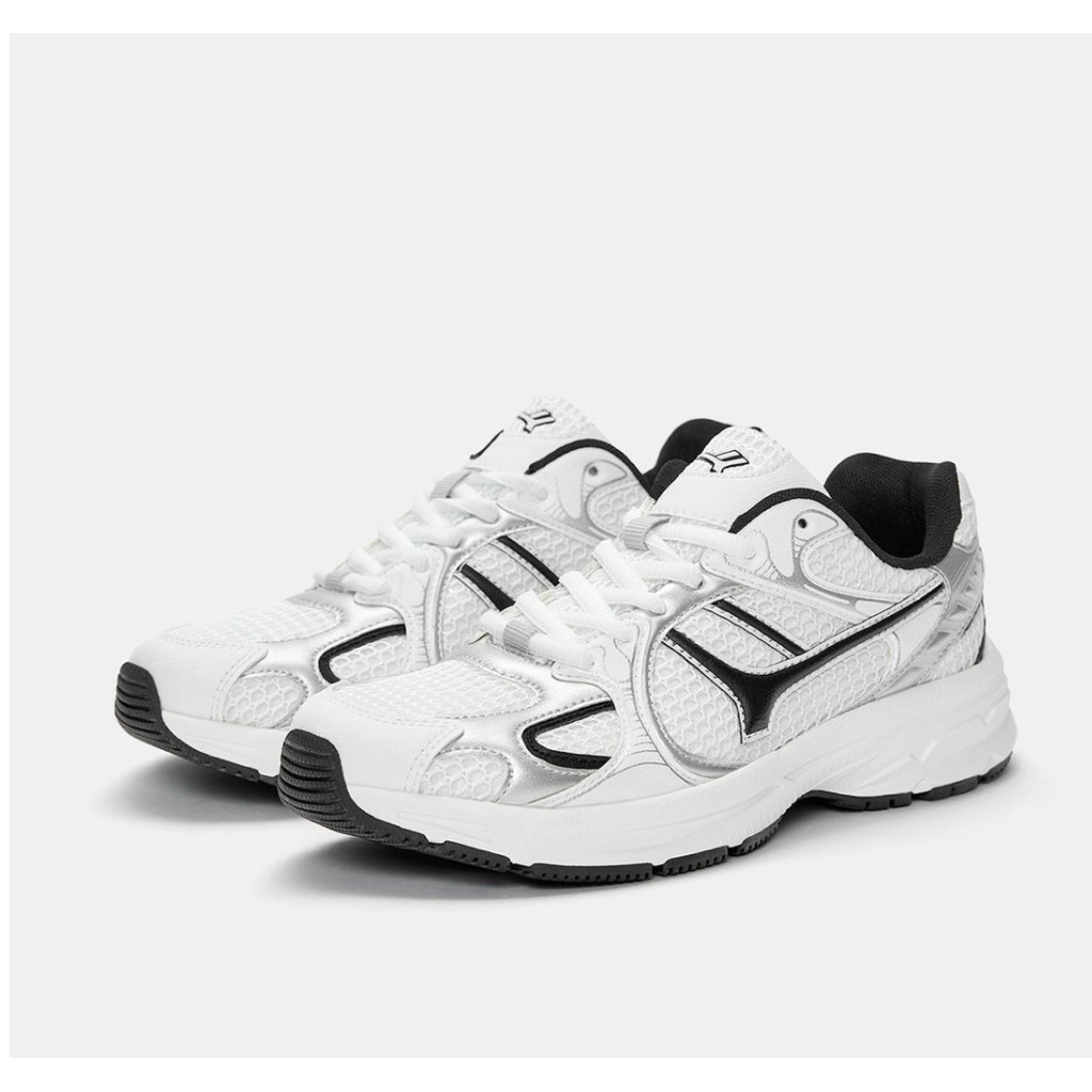 SALE Sepatu Cowok Pull and Bear / Sneakers Cowok