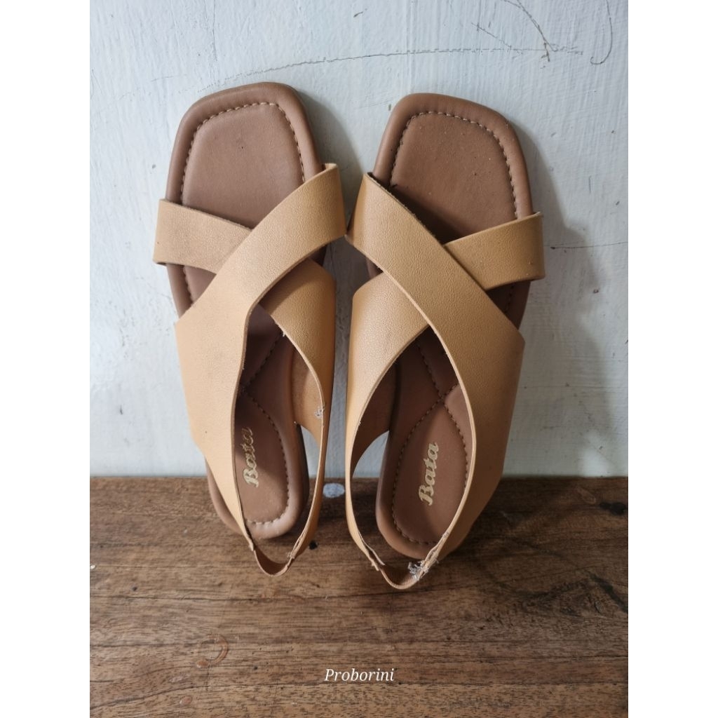 PROBO.RN - Sandal BATA Wanita size 36