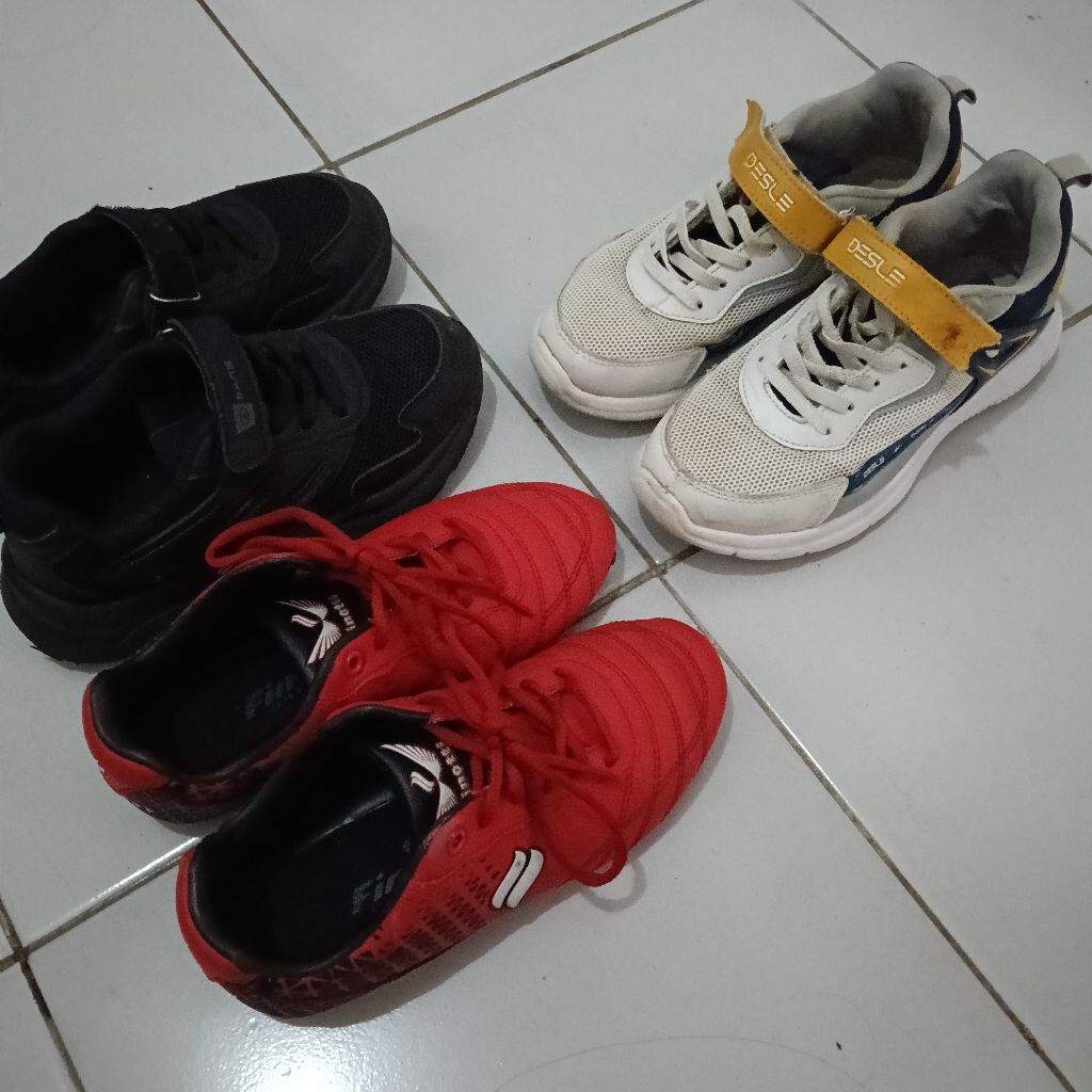 Preloved Sepatu Anak Laki Laki (Finotti, Dans, Desle) Ukuran 32-33