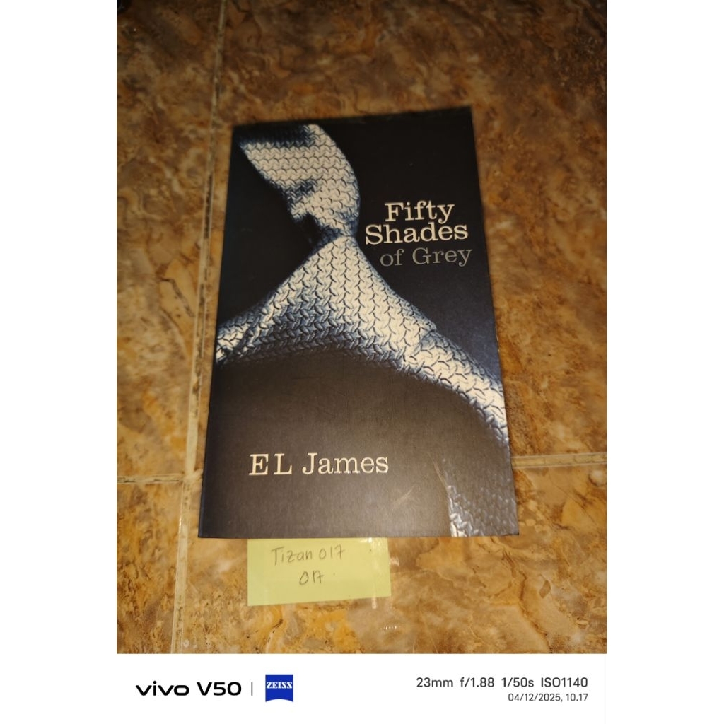Buku Fifty Shades of Grey by EL James