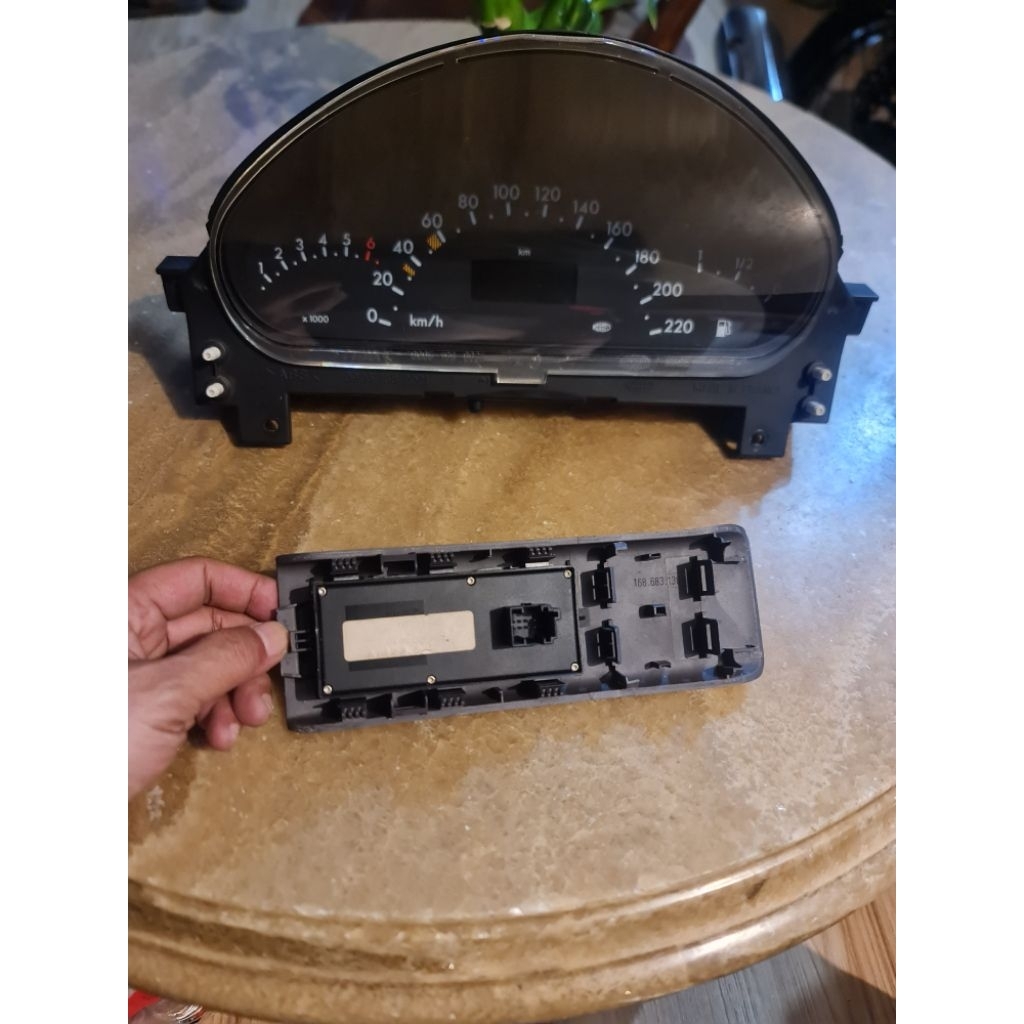 saklar power window A140 W168