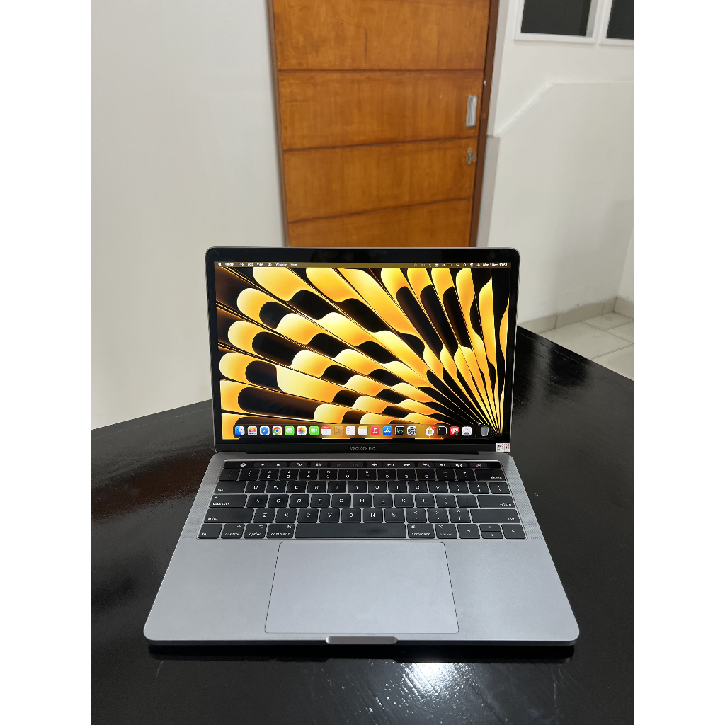 MacBook Pro 13 Inci 2019 TouchBar Like New