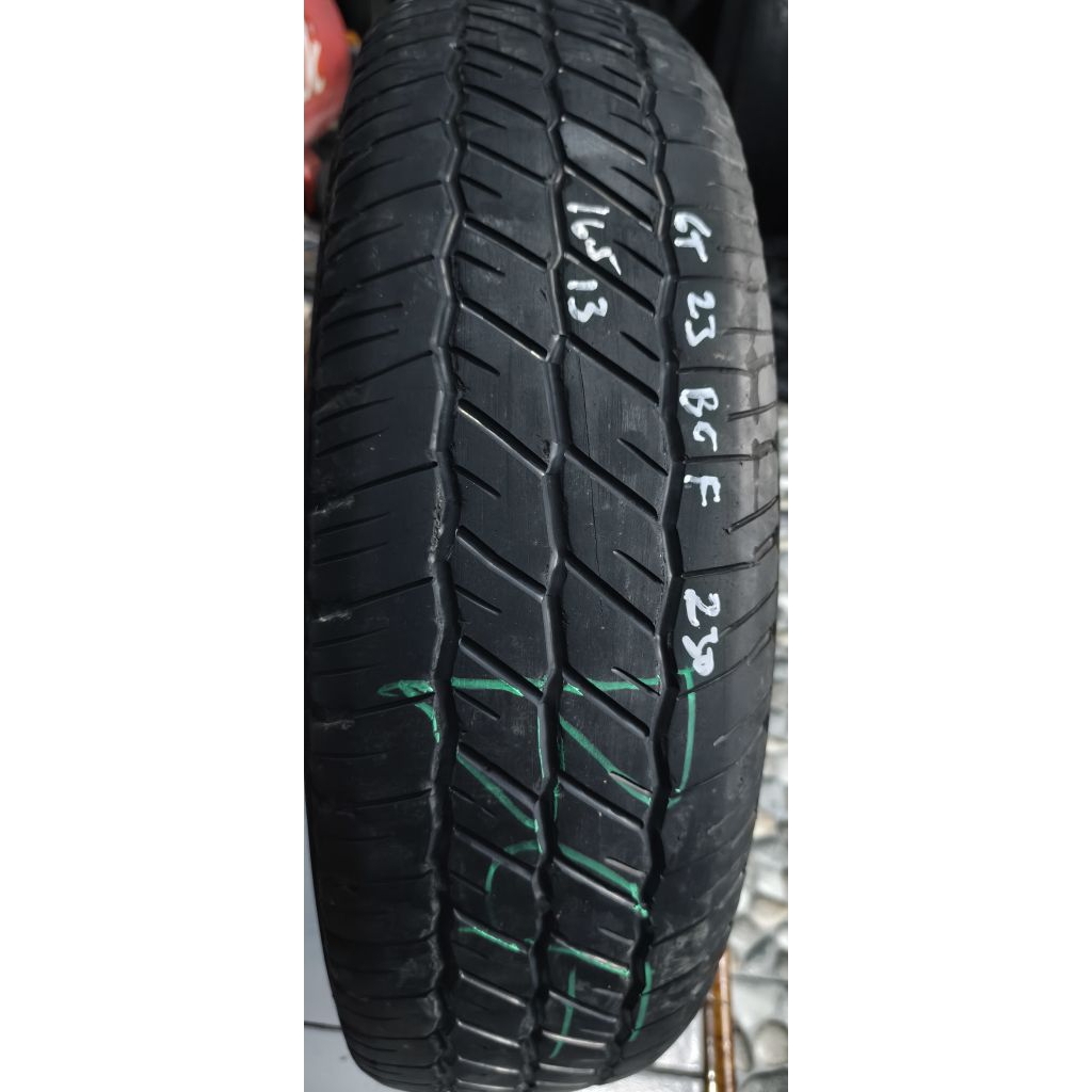 Ban mobil  bekas garitan GT radial maxmiler pro 165R13-13 tubeless tambalan dua tahun pembuatan 2023