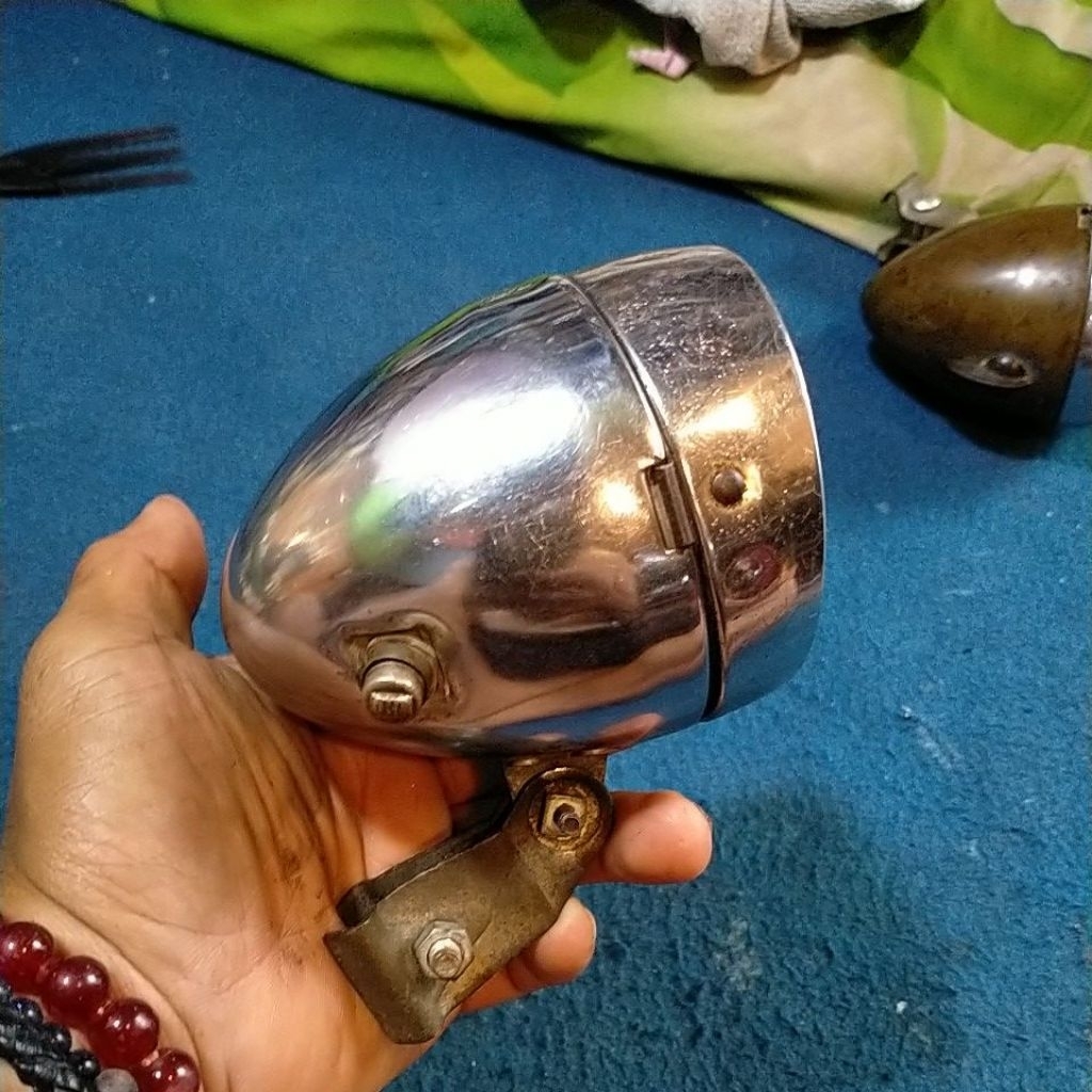 lampu sepeda onthel tua