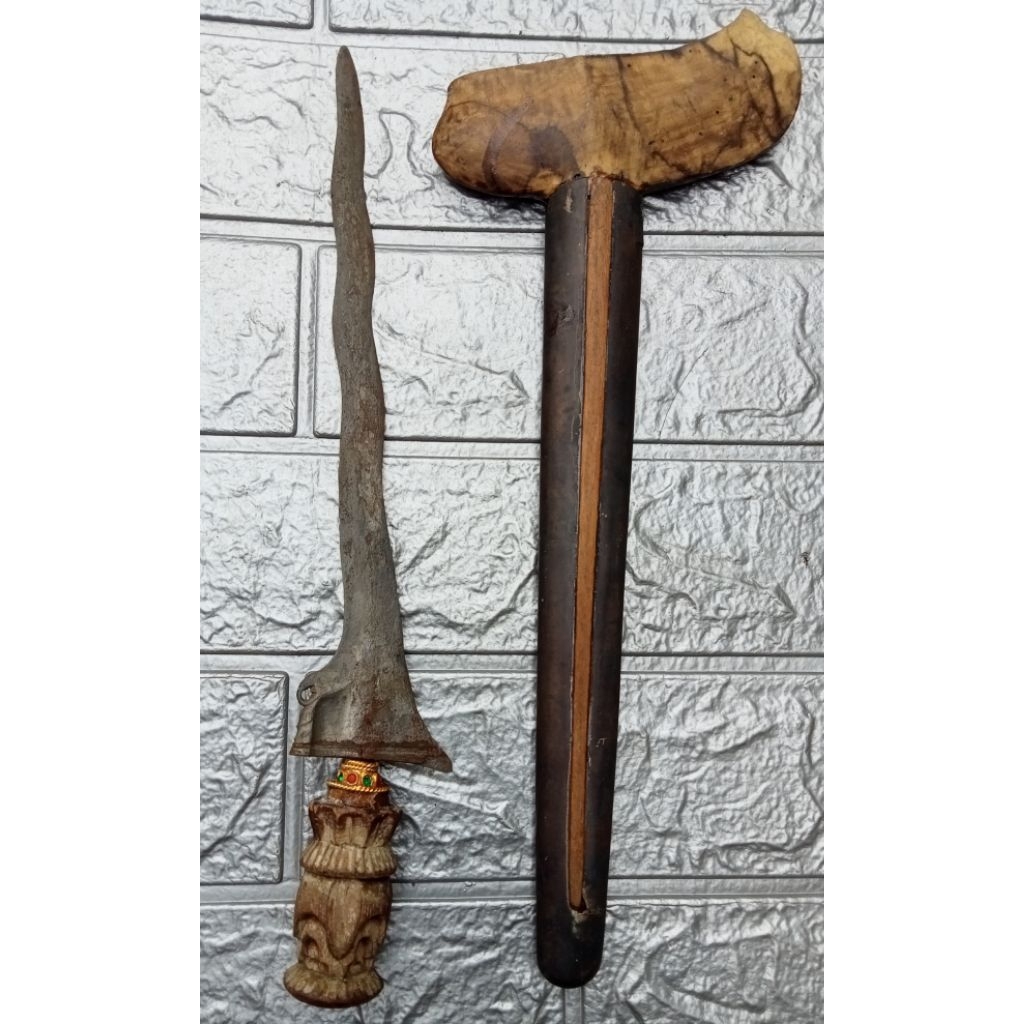 Keris Sepuh Pamor Rojo Gundolo.