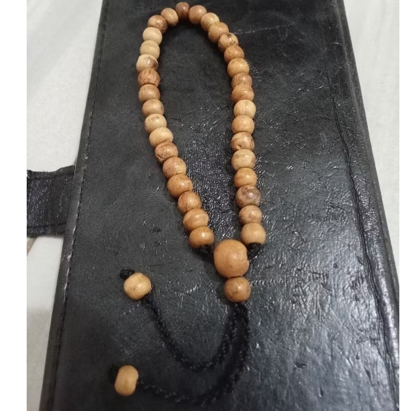 tasbih gelang kayu gaharu wangi 33 butir gelang tasbih kayu gaharu