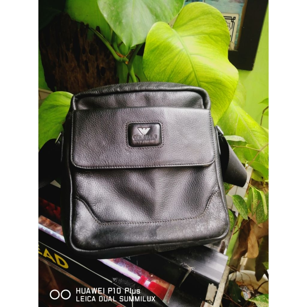 tas Slempang Giorgio Armani GA kulit hitam