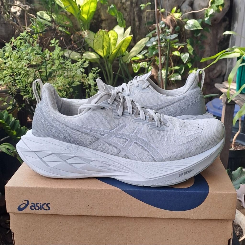 Asics Novablast 4 "Steel Grey" Size 42.5 Original Guarantee 100% Preloved | Sepatu Lari Pria/Sepatu 