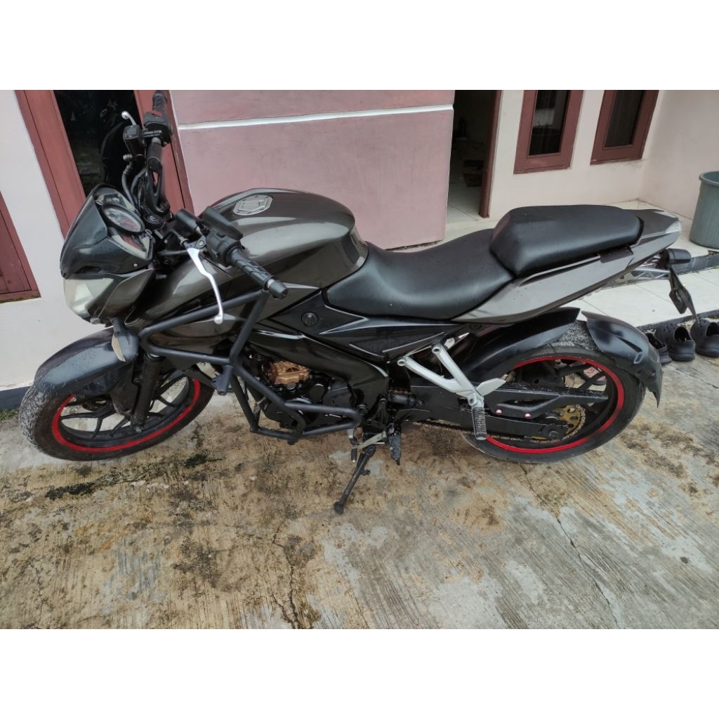 Tubular crash bar pulsar 200ns