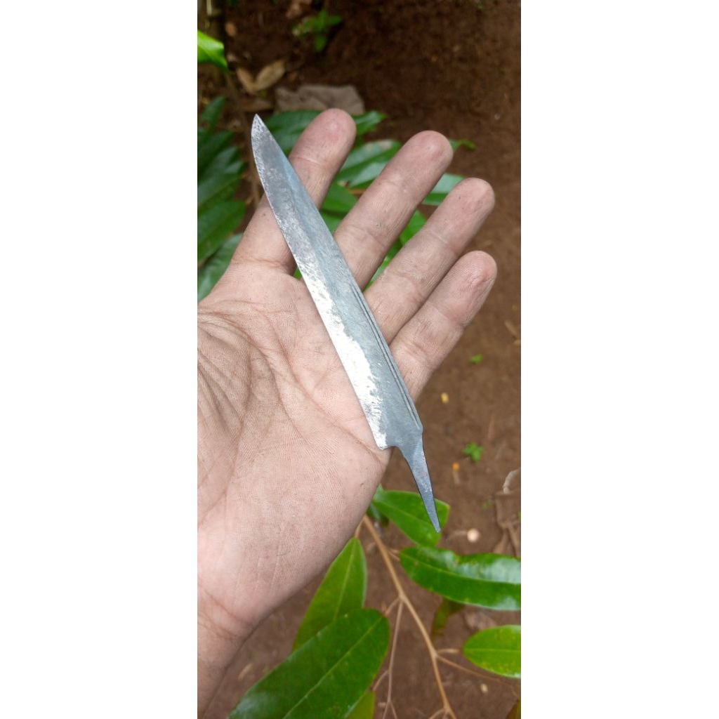 wilahan badik mentahan12cm  tinggal asah udh di sepuh Bahan baja bering