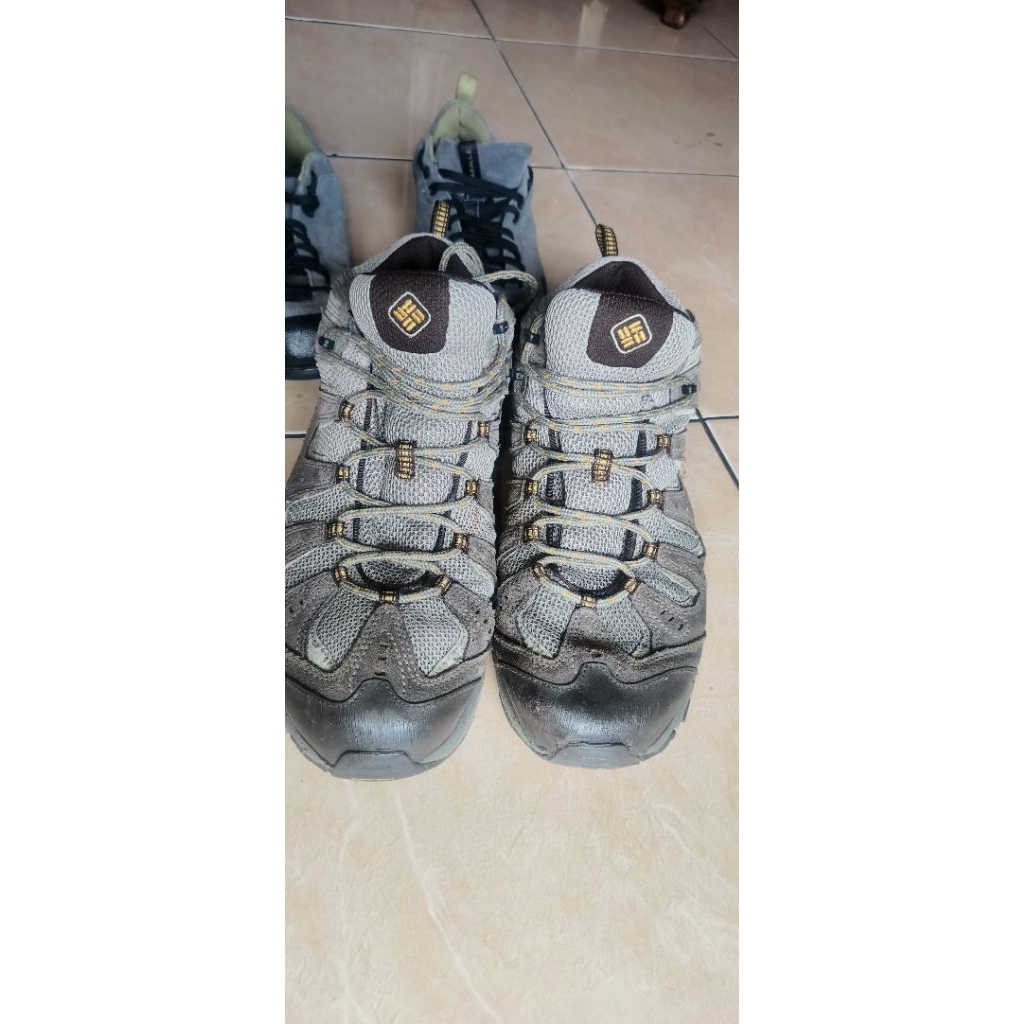 sepatu outdoor preloved size 45