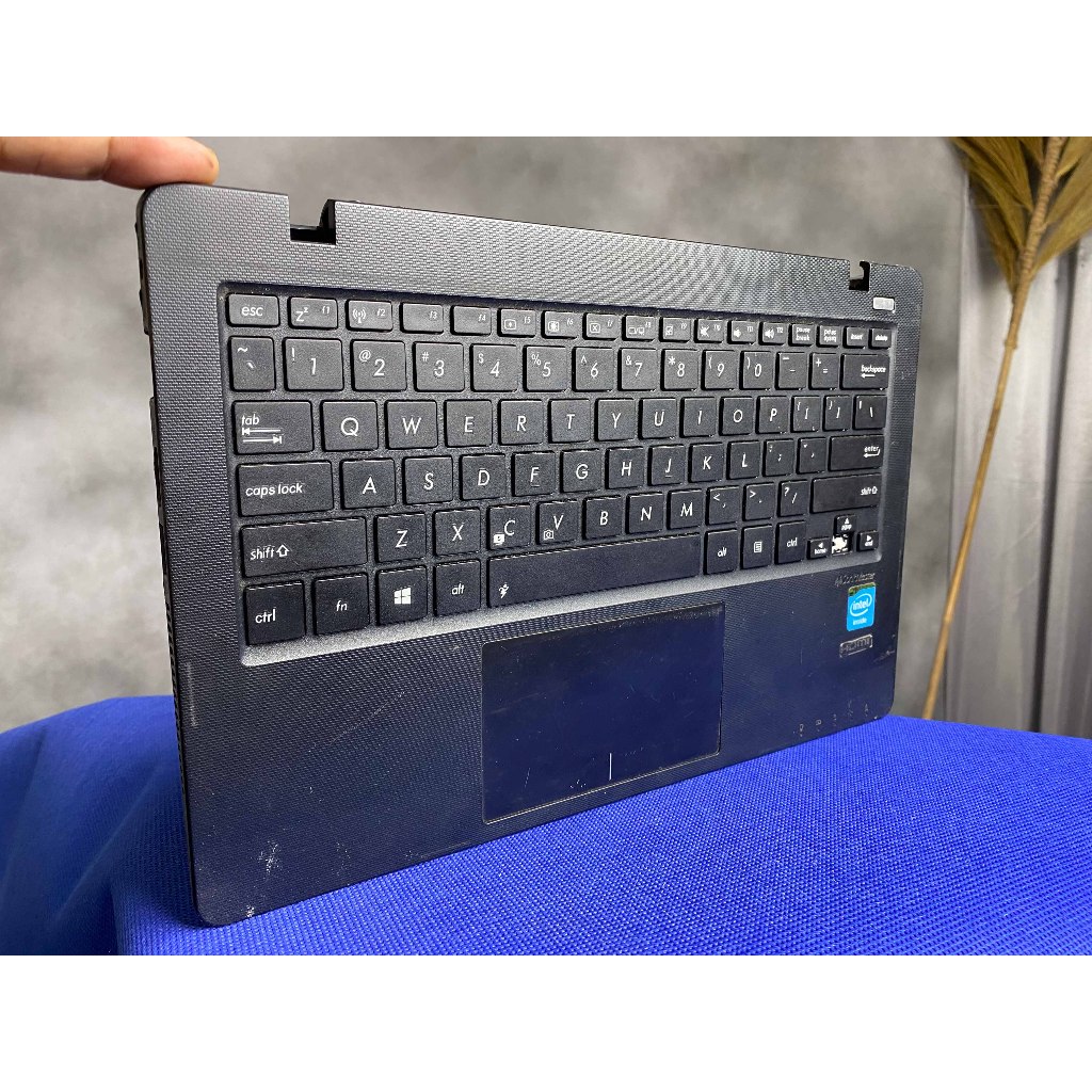 Casing mesin laptop asus x200m berikut keyboardnya