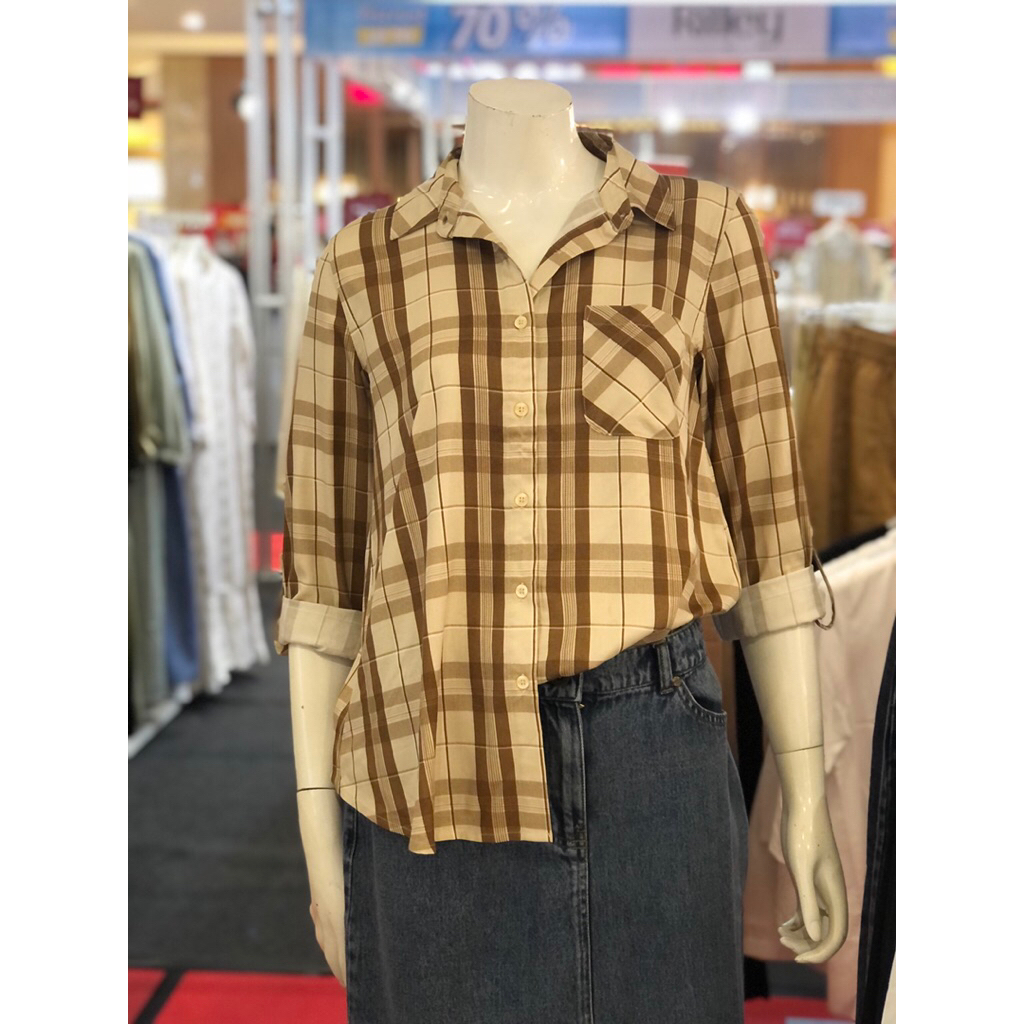 Kemeja wanita kotak kotak brand GEELA