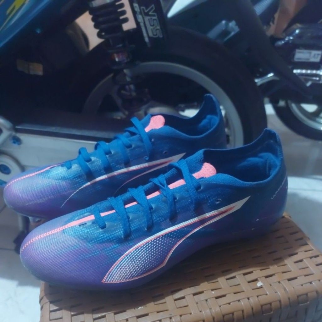 sepatu bola puma ultra