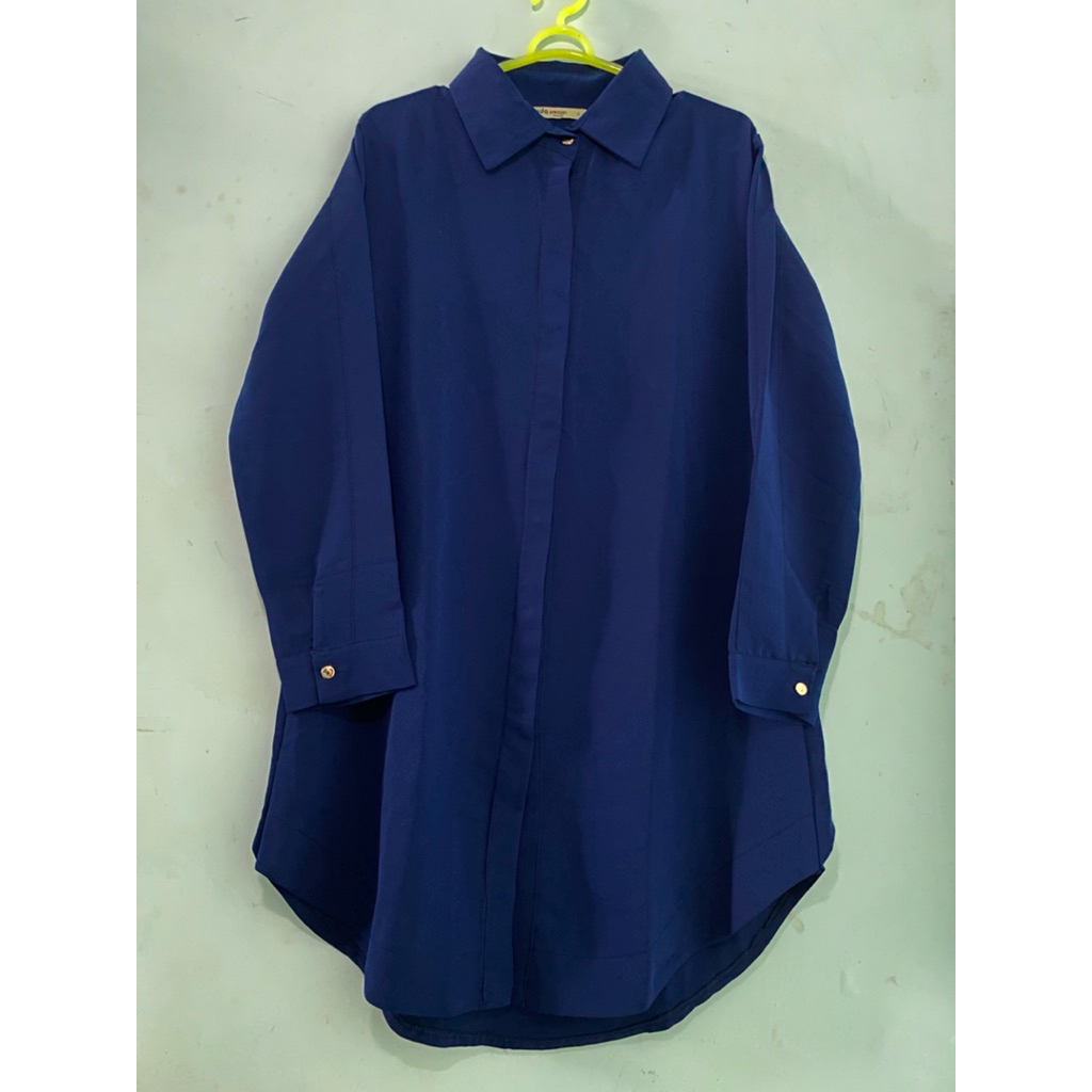 Kemeja Lengan Panjang Ada Buti Navy Cocok Buat Ngantor Istimewa Preloved