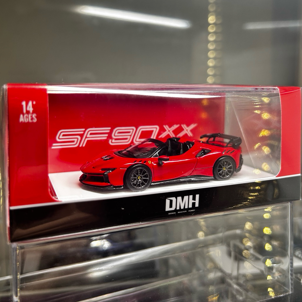 DMH Ferrari SF90xx spider stradalle rosso corsa 1:64 Diecast Ferrari SF90XX skala 1:64