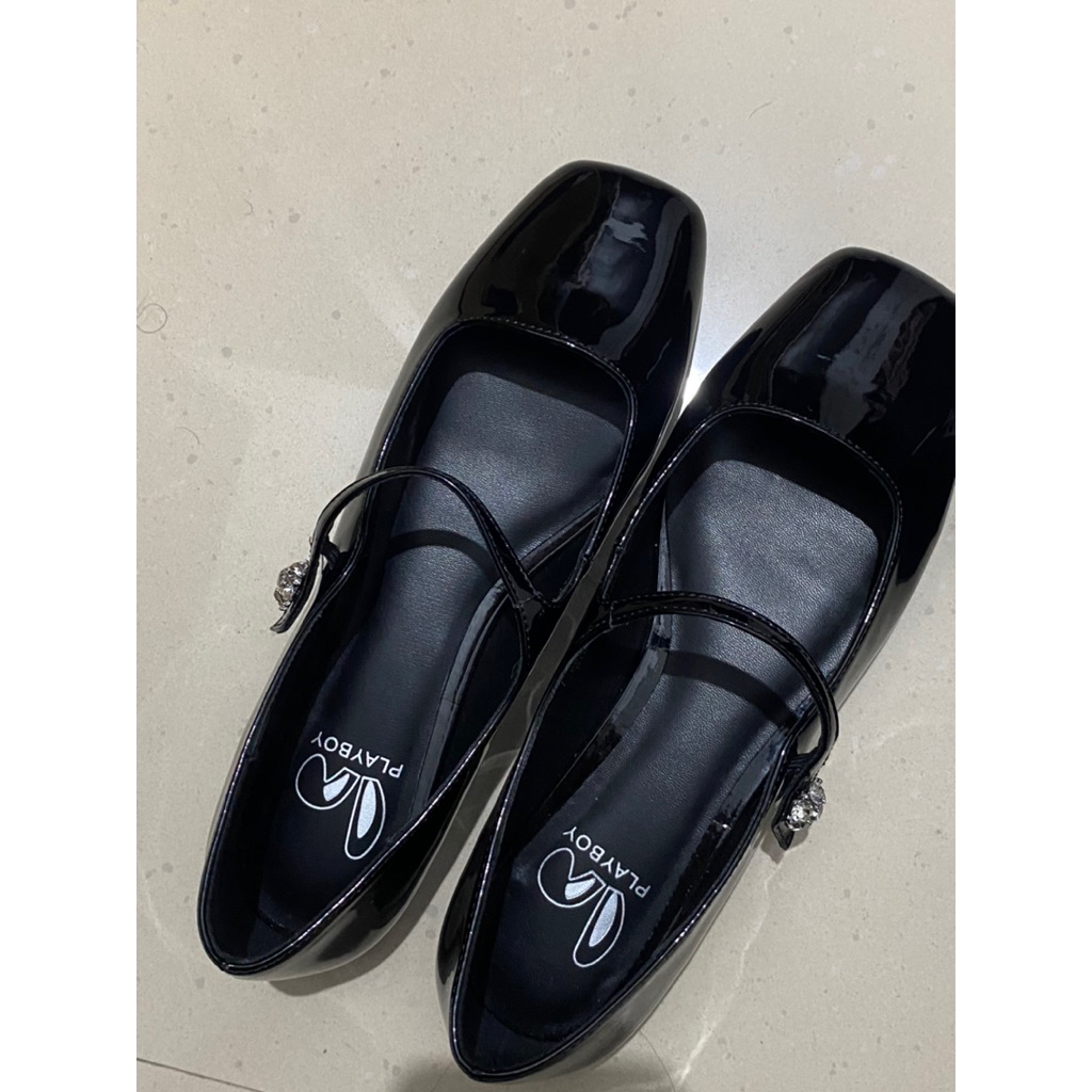 flat shoes hitam playboy sogo