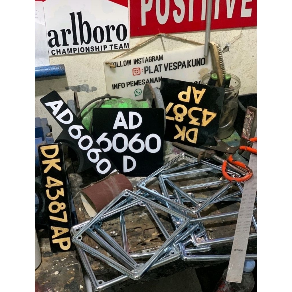 Platvespakuno - Frame Plat Nomor Vespa